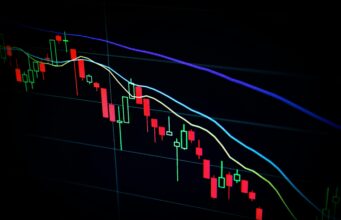 Η διαίσθηση ενός αιώνα. Γράφει ο Γιώργος Δρίτσας (Για το βιβλίο, Τί αιώνα κάνει έξω; του Γιώργου Κοζία)